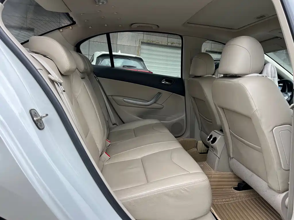 Peugeot 408 — миниатюра 26