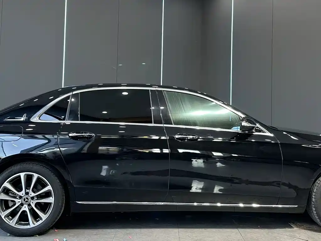 Mercedes-Benz E-Class — миниатюра 5