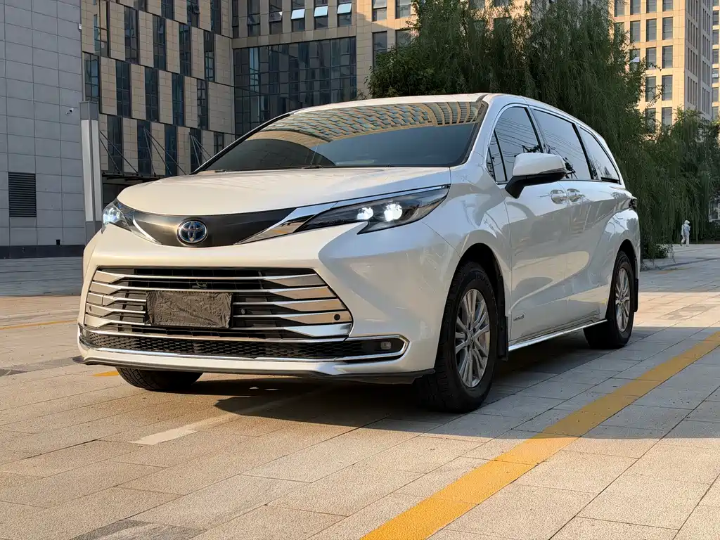 Toyota Sienna — миниатюра 3