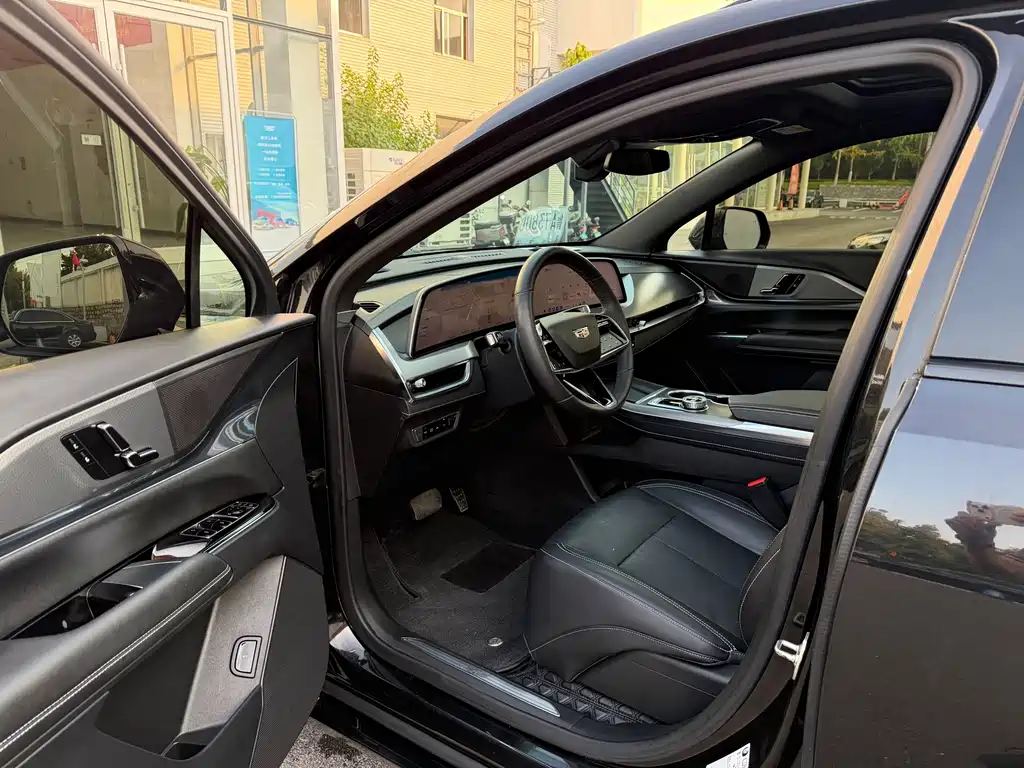 Cadillac XT5 — миниатюра 4