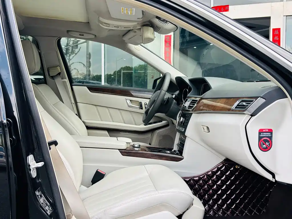 Mercedes-Benz E-Class — миниатюра 10