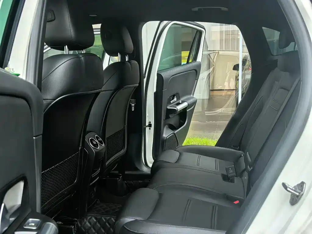 Mercedes-Benz GLA — миниатюра 6