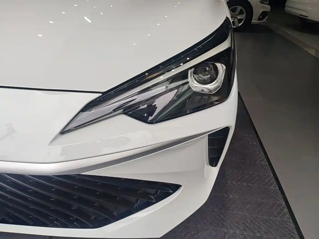 Roewe i5 — миниатюра 24