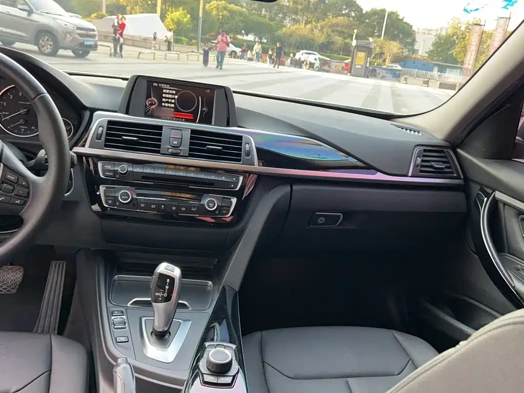 BMW 3 Series — миниатюра 11