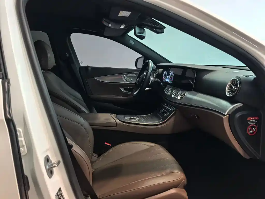 Mercedes-Benz E-Class (Import) — миниатюра 7