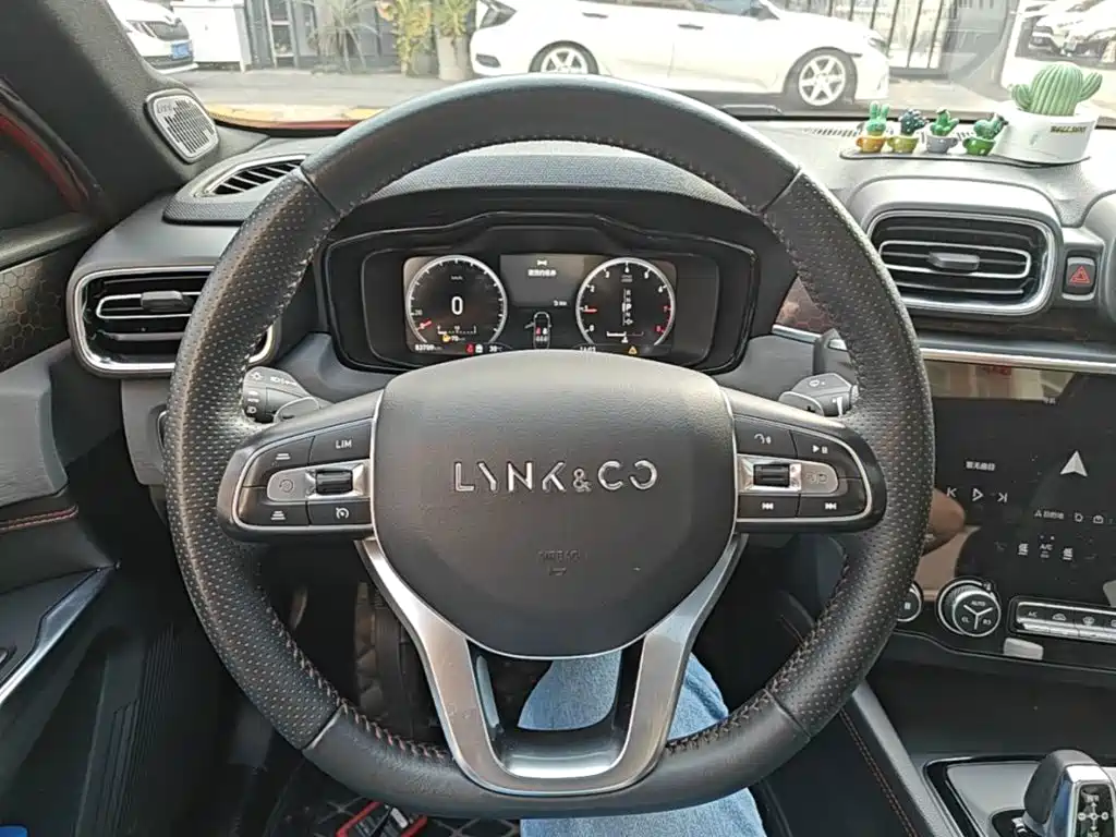 Lynk & Co 03 — миниатюра 11