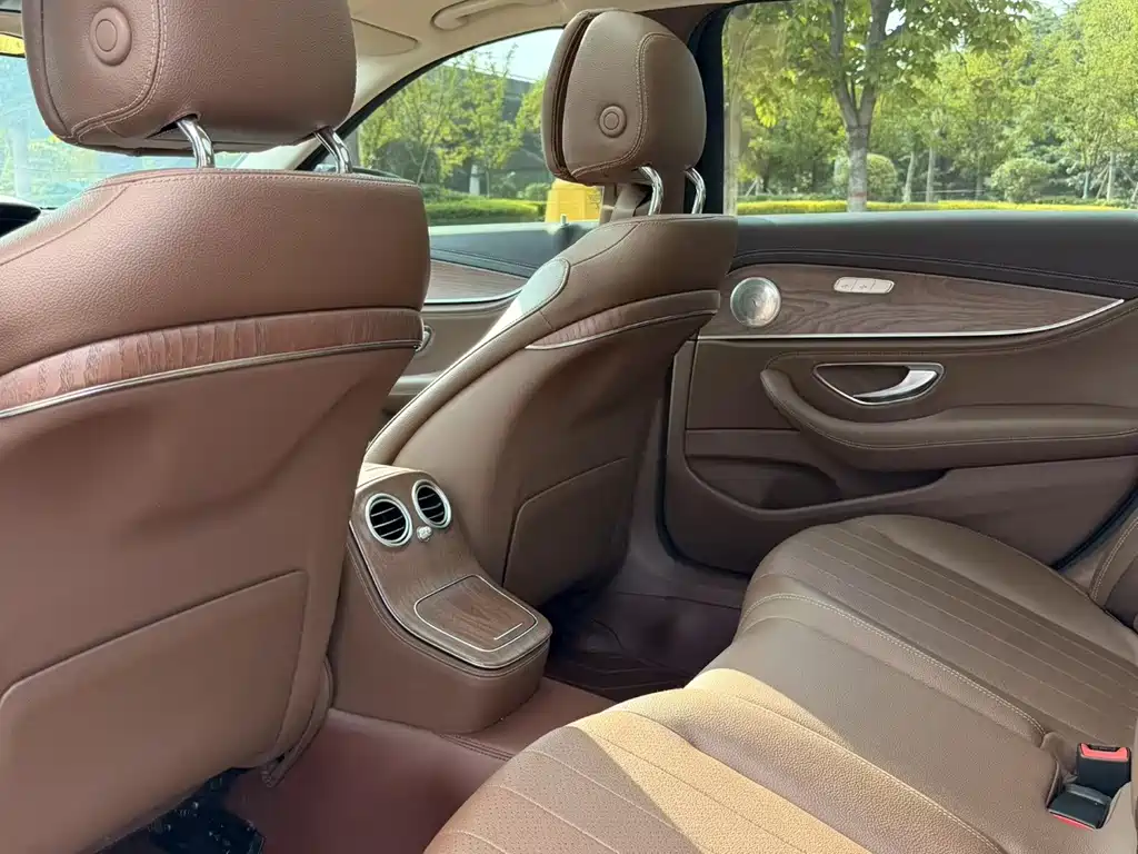Mercedes-Benz E-Class — миниатюра 9