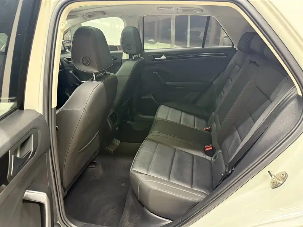 VOLKSWAGEN T ROC EXPLORING SONGS