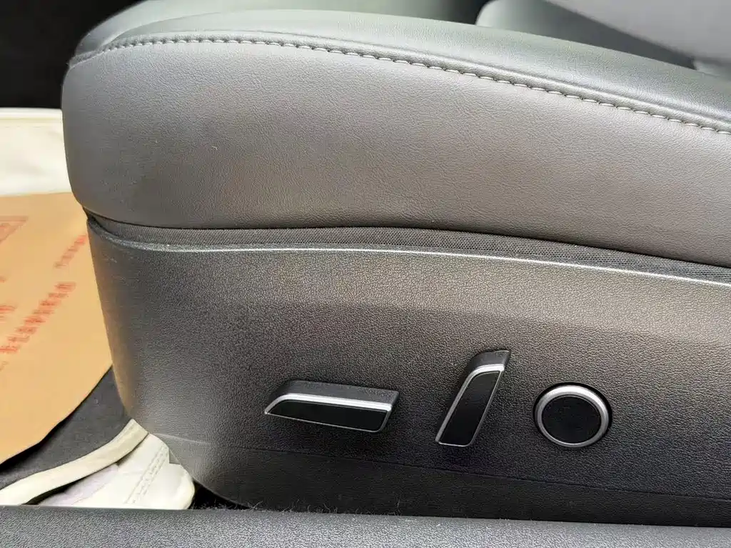 Tesla Model 3 — миниатюра 15