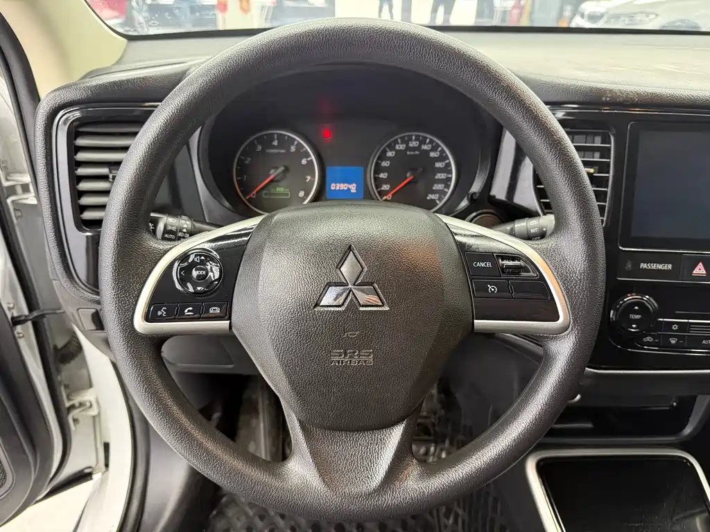 MITSUBISHI OUTLANDER