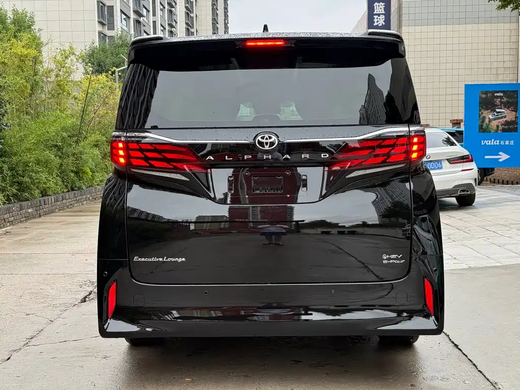 Toyota Alphard — миниатюра 7