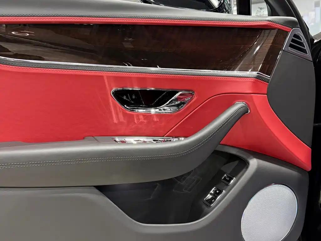 Bentley Flying Spur — миниатюра 11