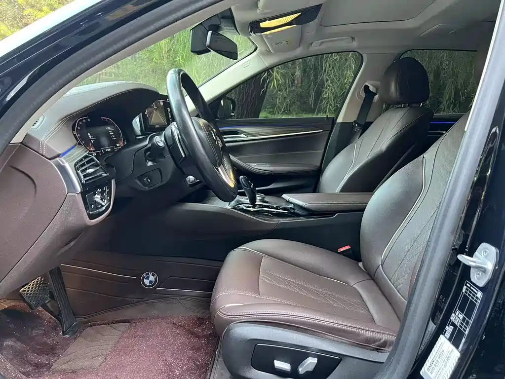 BMW 5 Series — миниатюра 11