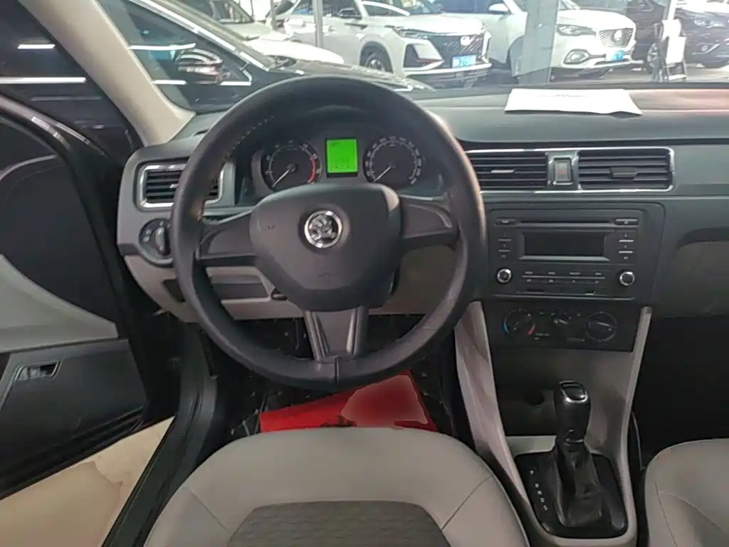 Skoda Rapid — миниатюра 11