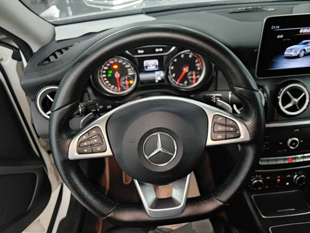 Mercedes-Benz GLA — миниатюра 11