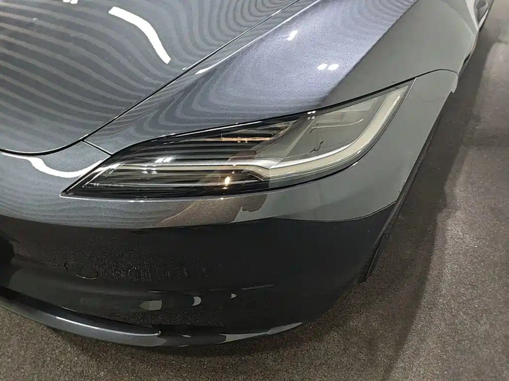 Tesla Model 3 — миниатюра 24