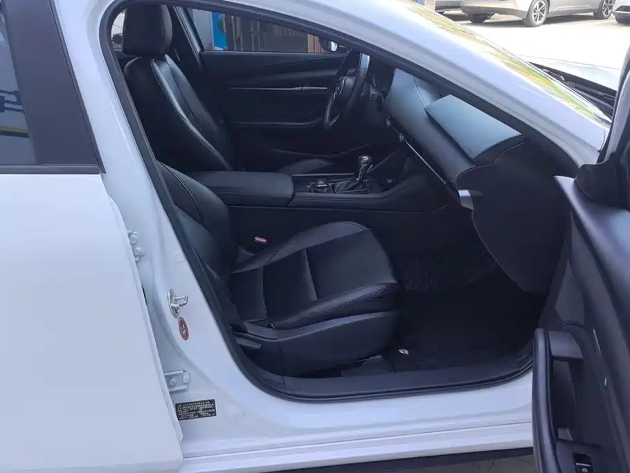 Mazda 3 Axela — миниатюра 8