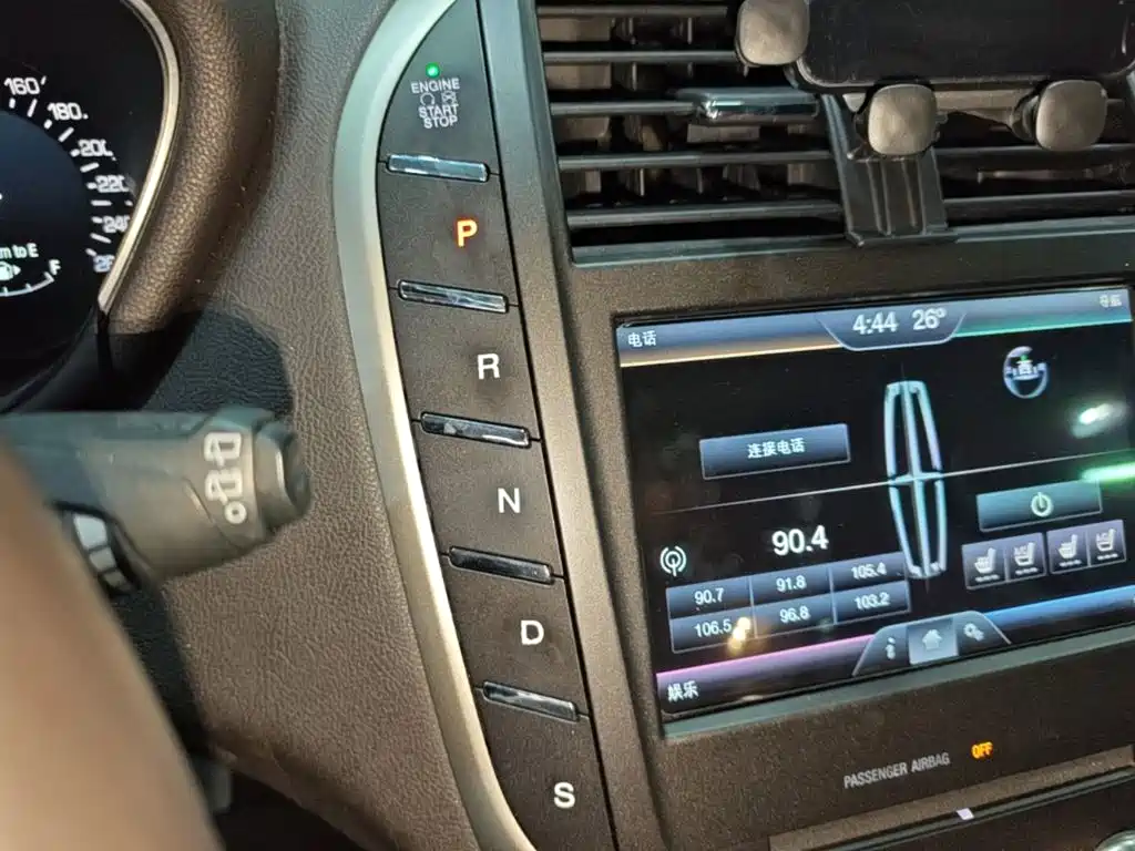 Lincoln MKC — миниатюра 14