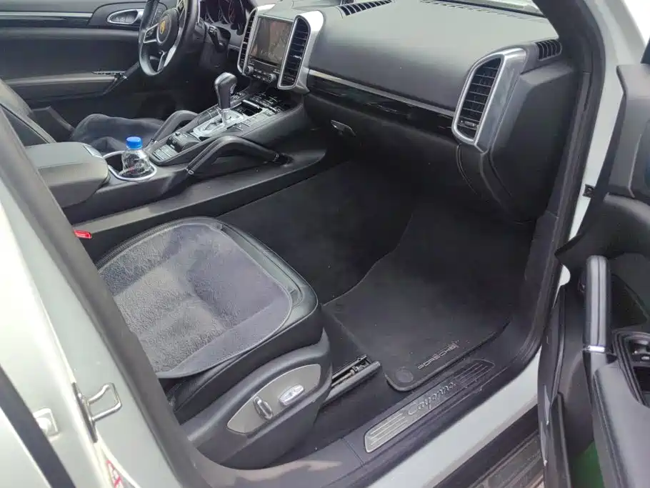 Porsche Cayenne — миниатюра 8