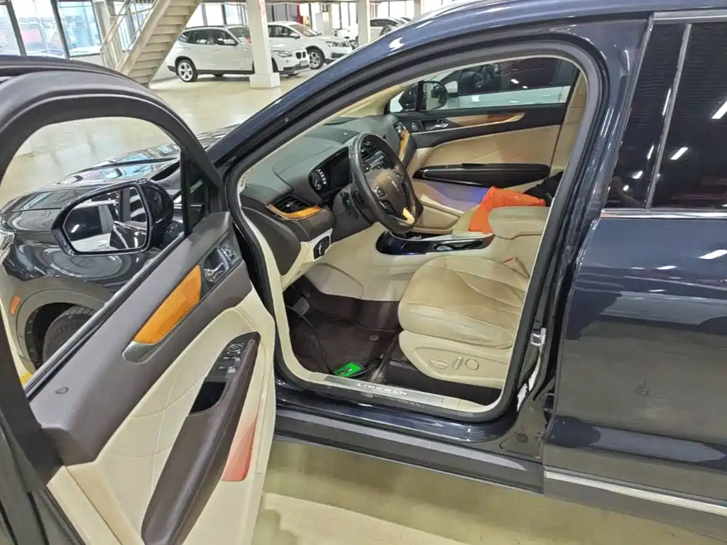 Lincoln MKC — миниатюра 16