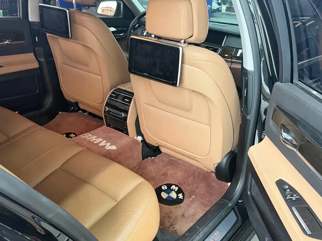 BMW 7 Series — миниатюра 4