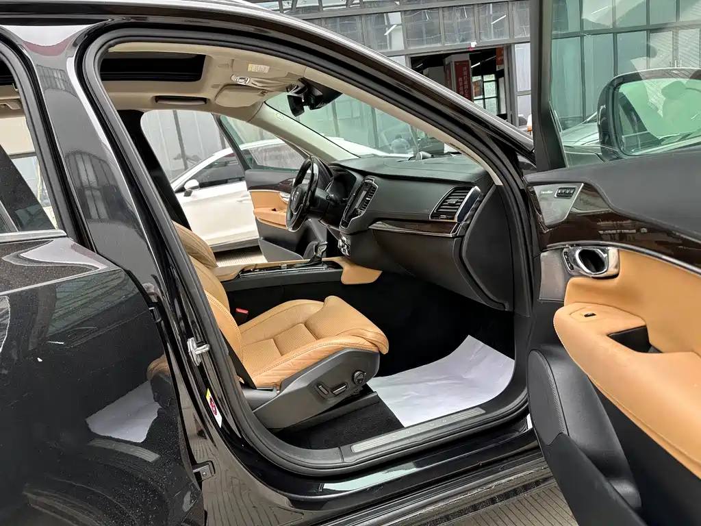 Volvo XC90 — миниатюра 16