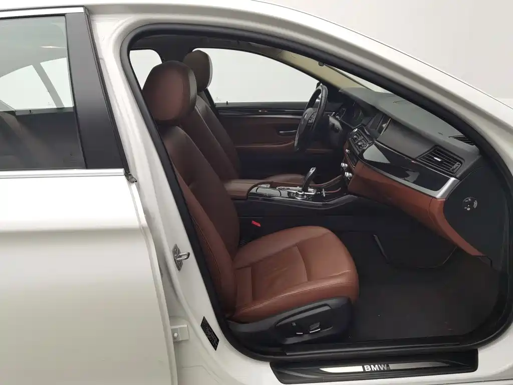 BMW 5 Series — миниатюра 23