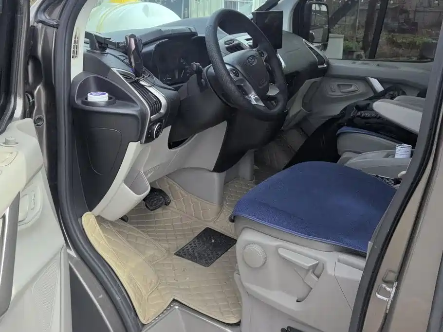 Ford Tourneo — миниатюра 9