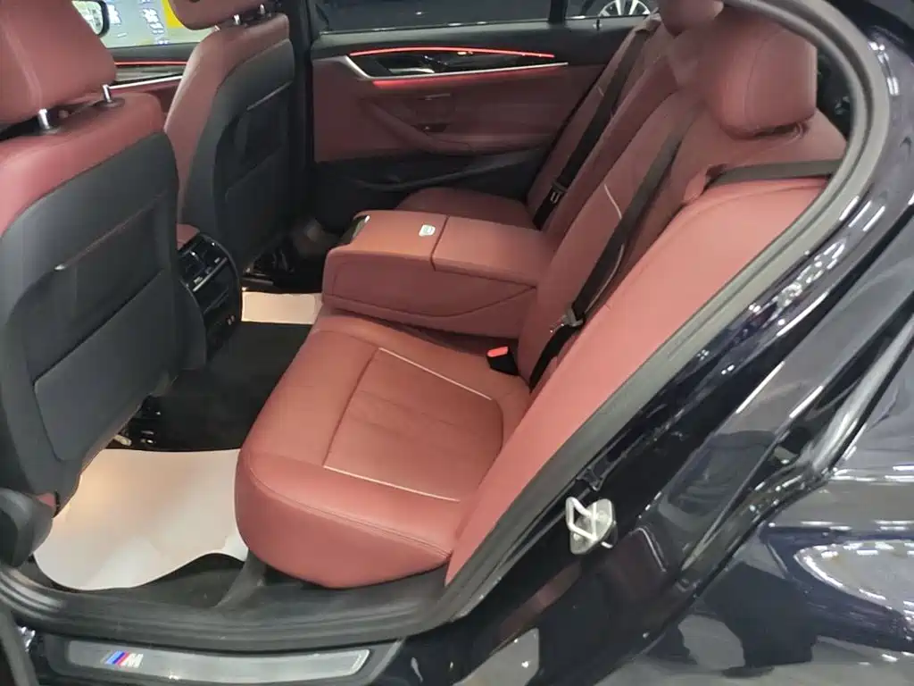 BMW 5 Series — миниатюра 17