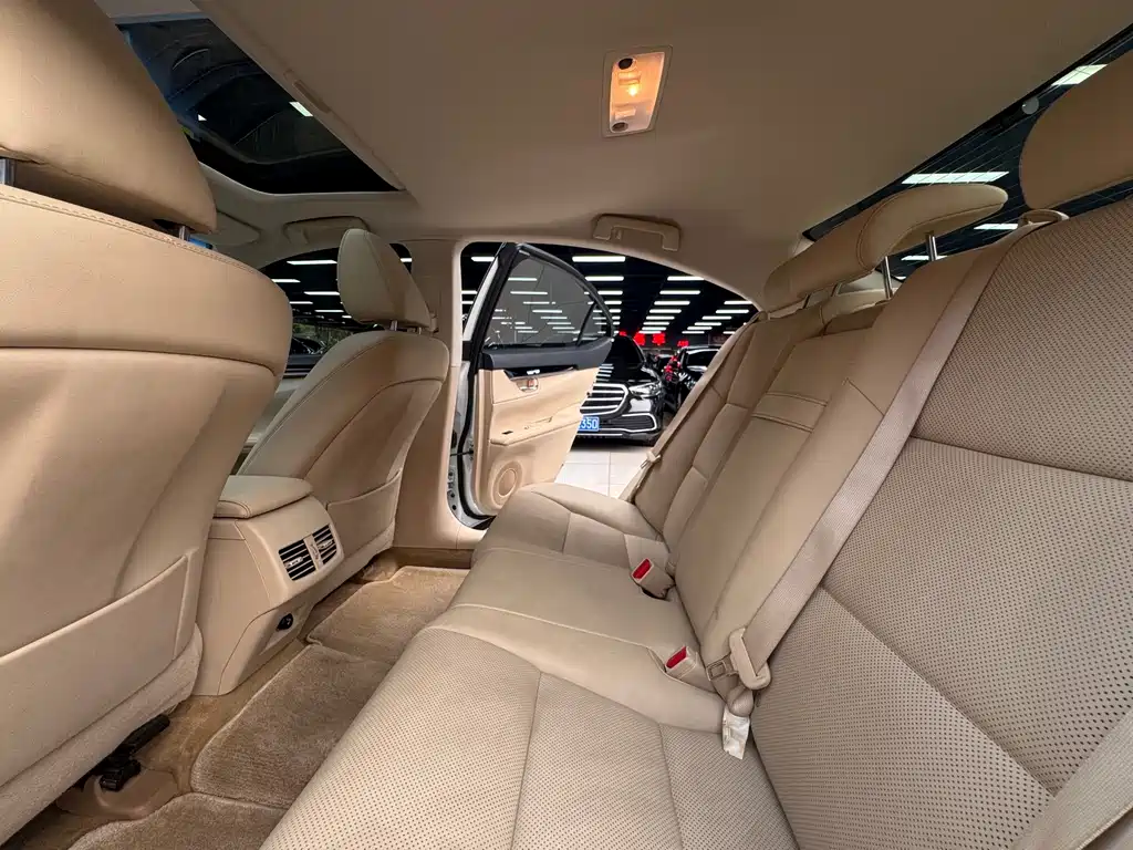 Lexus ES — миниатюра 15