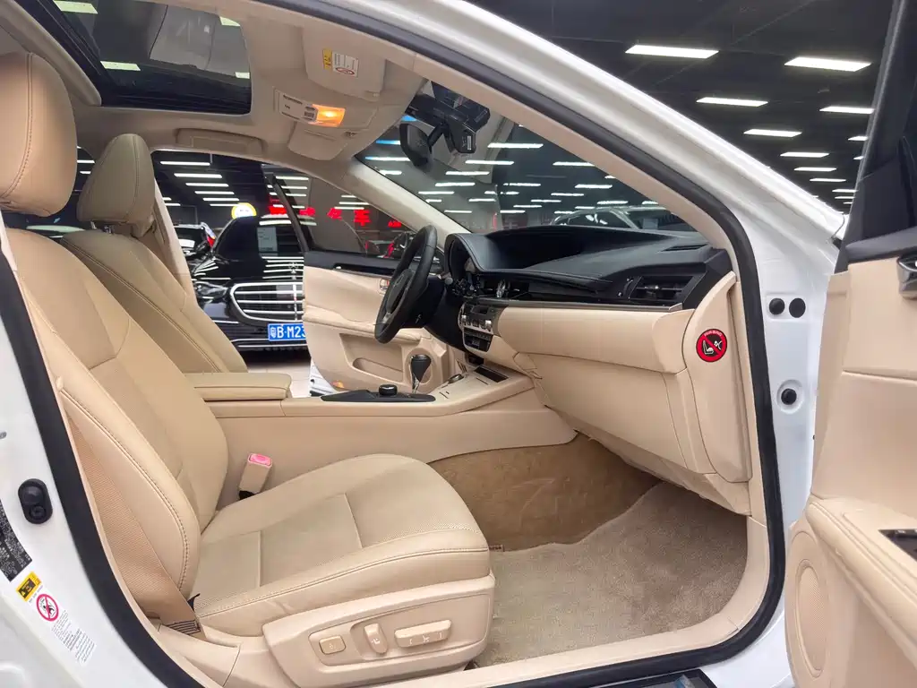 Lexus ES — миниатюра 12