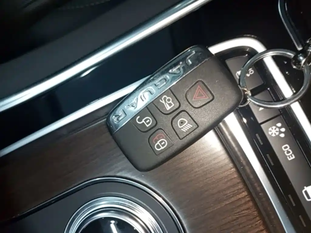 Jaguar XFL — миниатюра 9