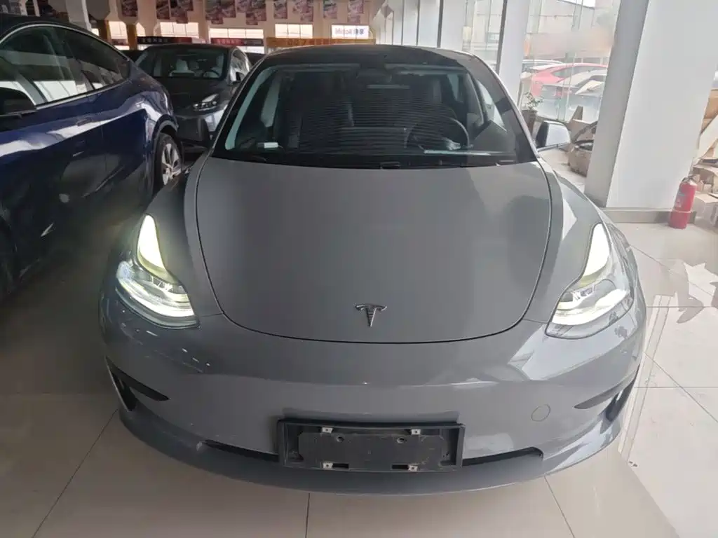 Tesla Model 3 — миниатюра 3