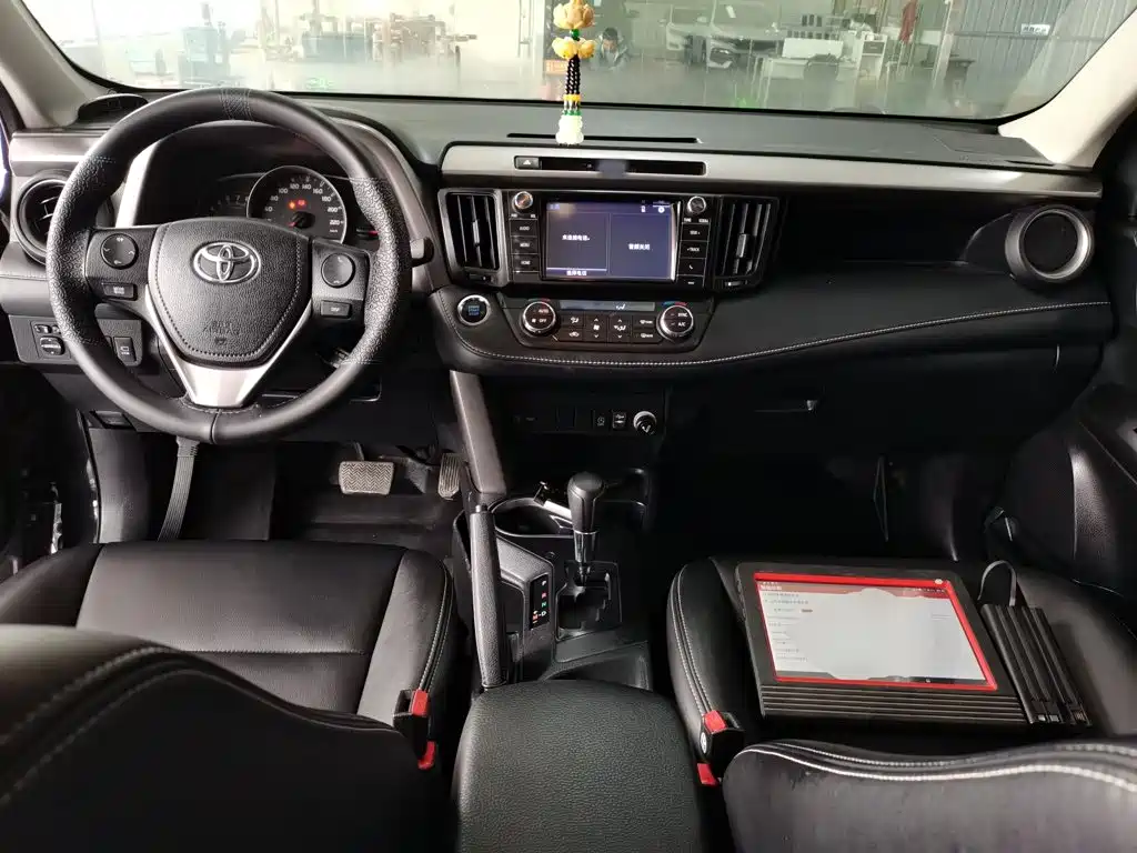 Toyota RAV4 — миниатюра 6