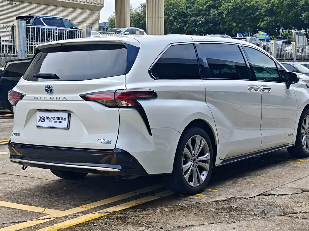 Toyota Sienna — миниатюра 7