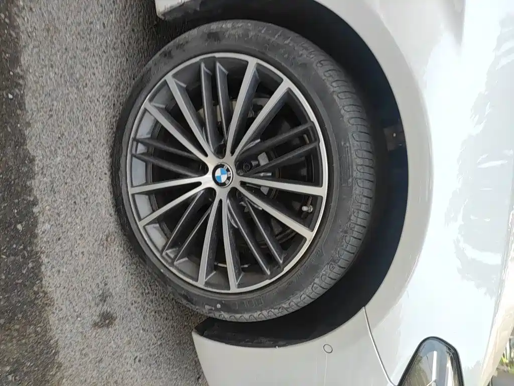 BMW 5 Series — миниатюра 8