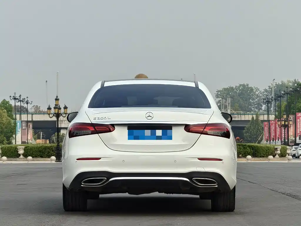 Mercedes-Benz E-Class — миниатюра 10