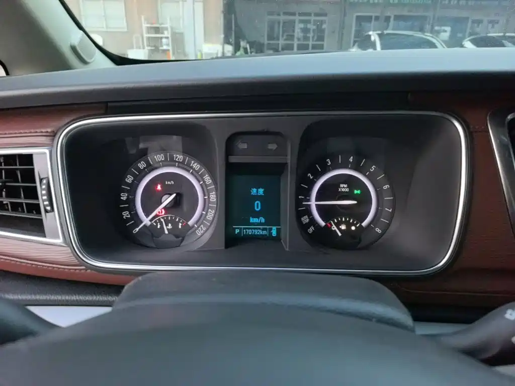 Buick GL8 — миниатюра 12