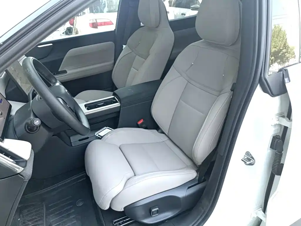 Volvo XC70 PHEV — миниатюра 15