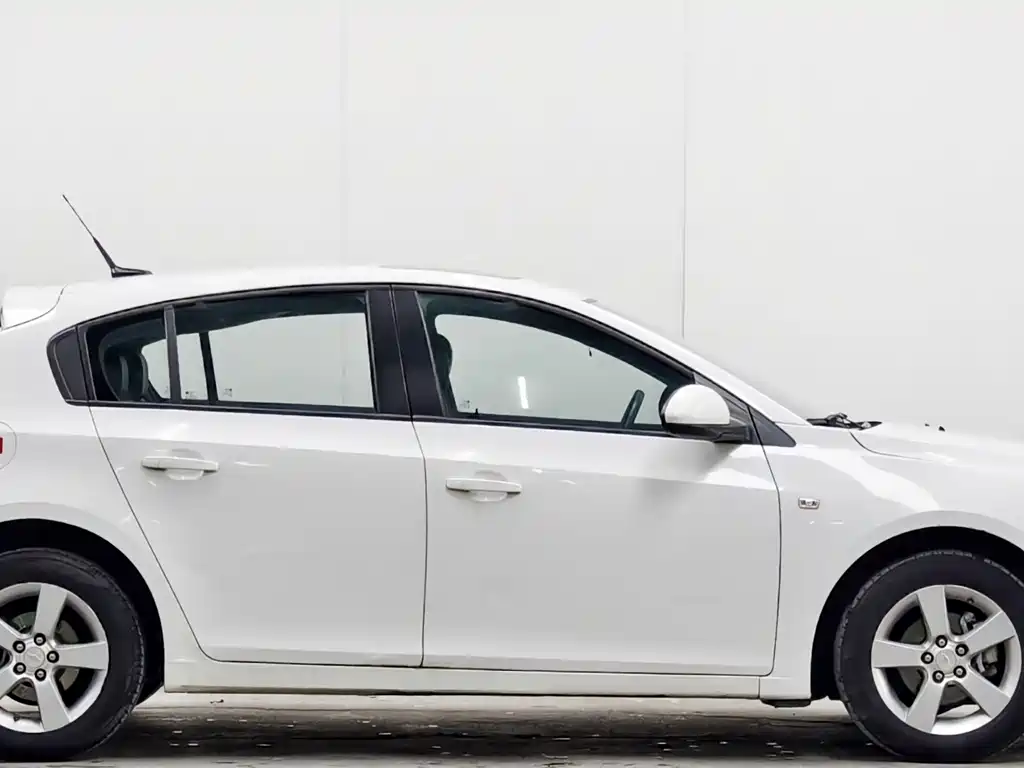 Chevrolet Cruze 2013 1.6L MT Luxury