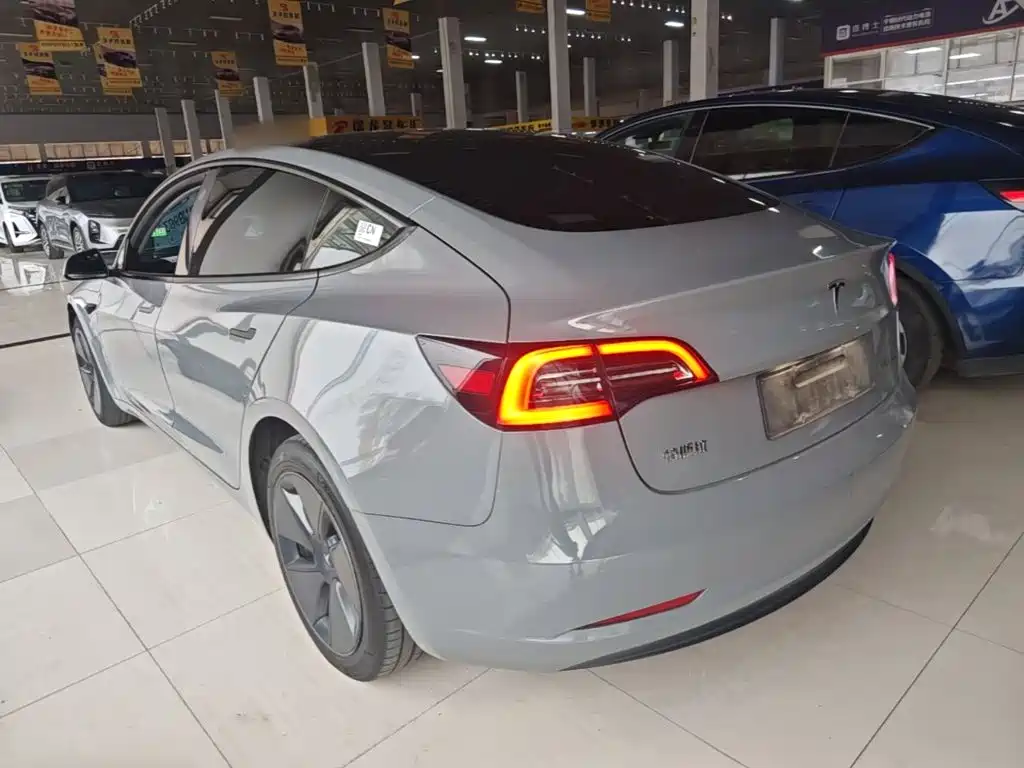 Tesla Model 3 — миниатюра 5