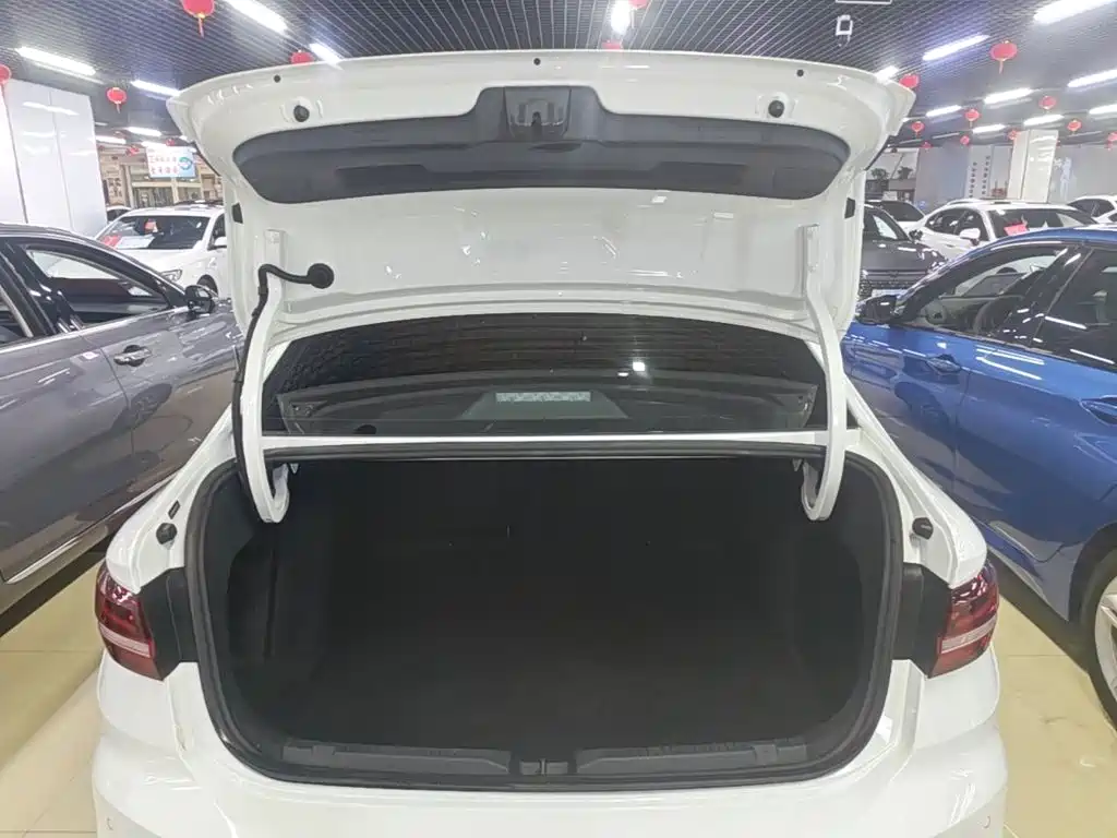 Volkswagen Lavida — миниатюра 19