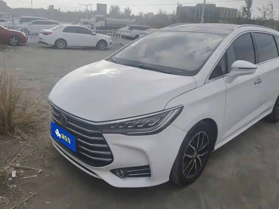 BYD MAX