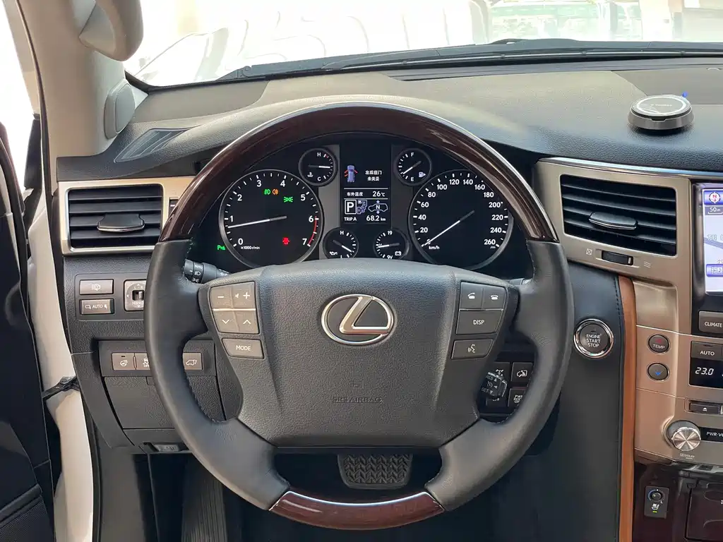 Lexus LX — миниатюра 26