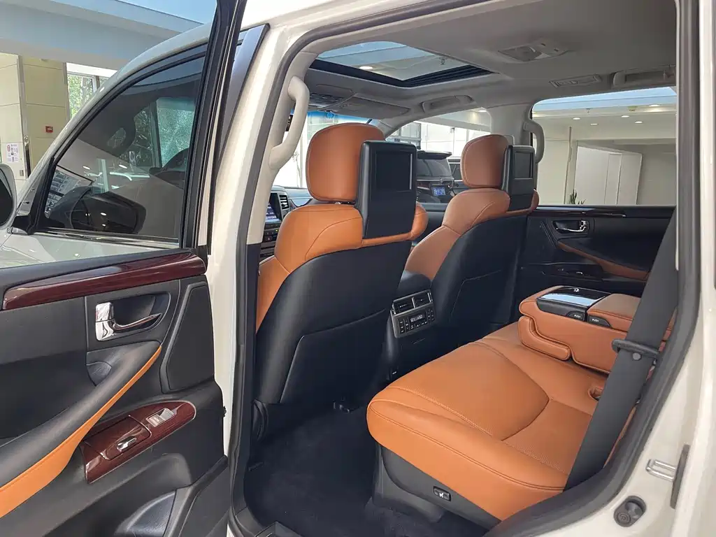 Lexus LX — миниатюра 12