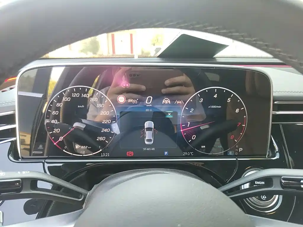 Mercedes-Benz E-Class — миниатюра 7