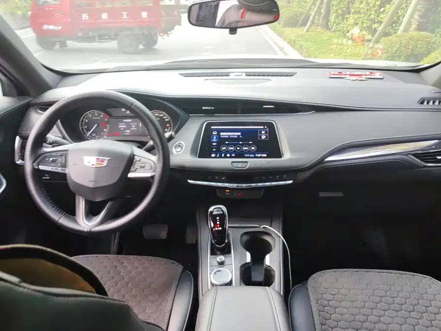 Cadillac XT4 — миниатюра 12