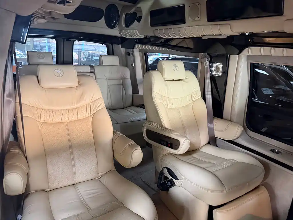 GMC Savana — миниатюра 6