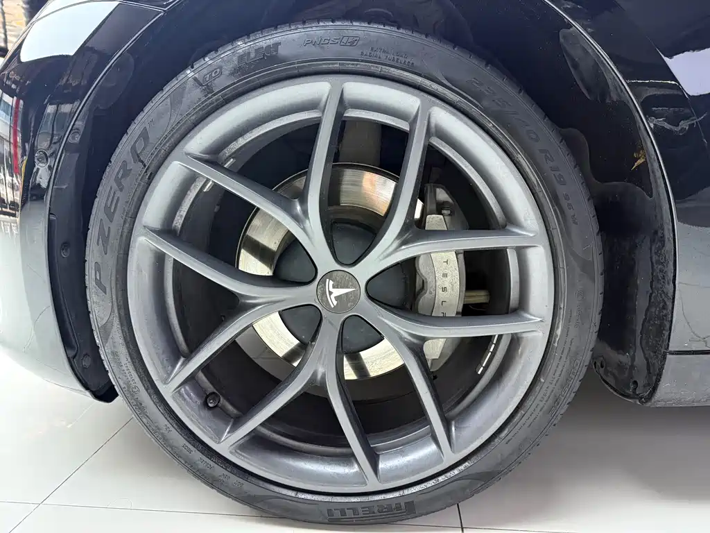 Tesla Model 3 — миниатюра 14