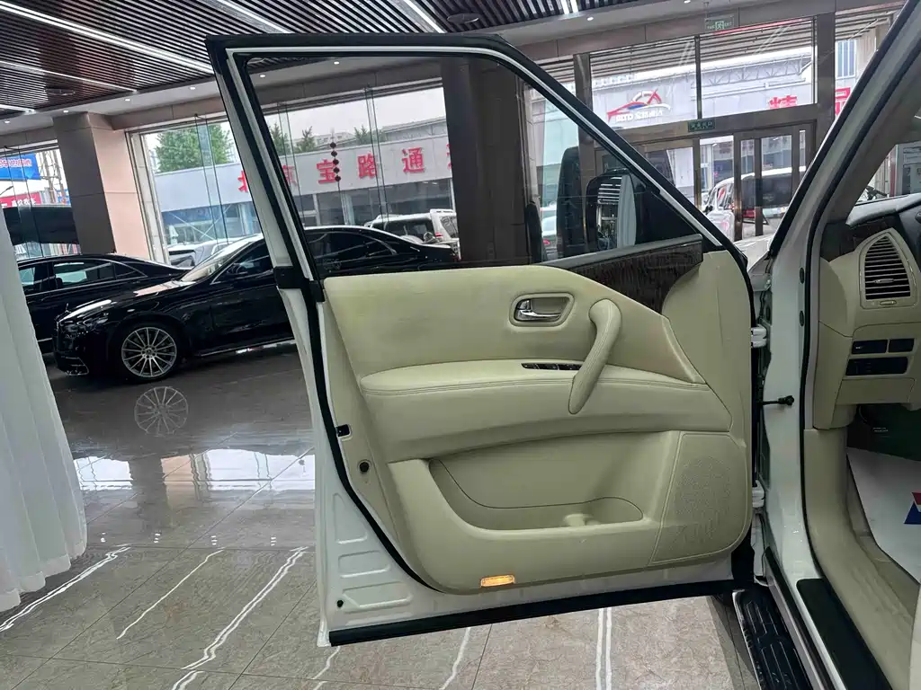 Nissan Patrol — миниатюра 16